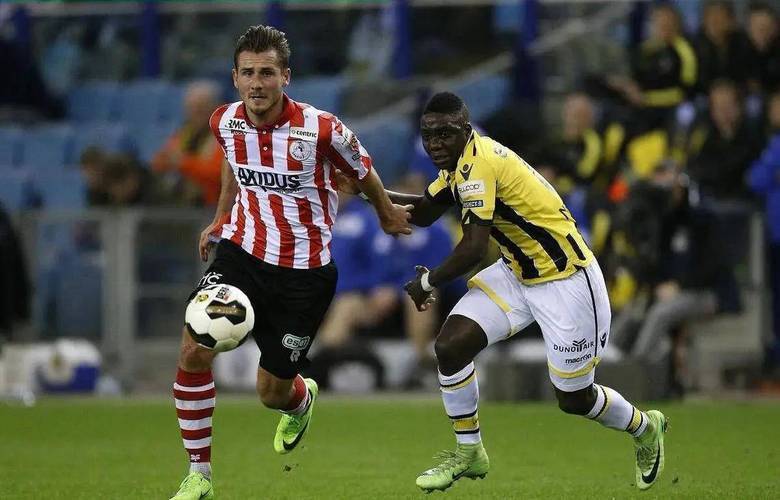 她擅长通过 她擅长通过